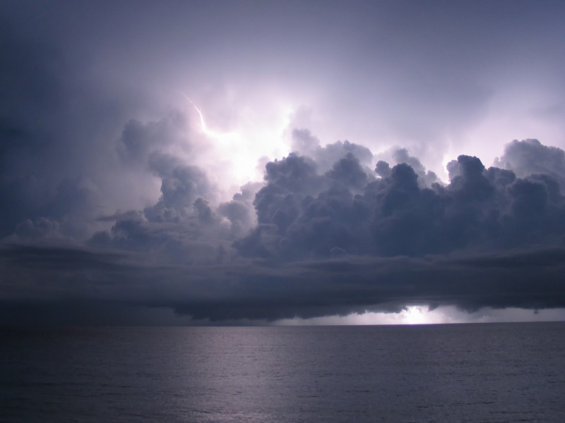 Lightning_storm_over_the_Caribbean